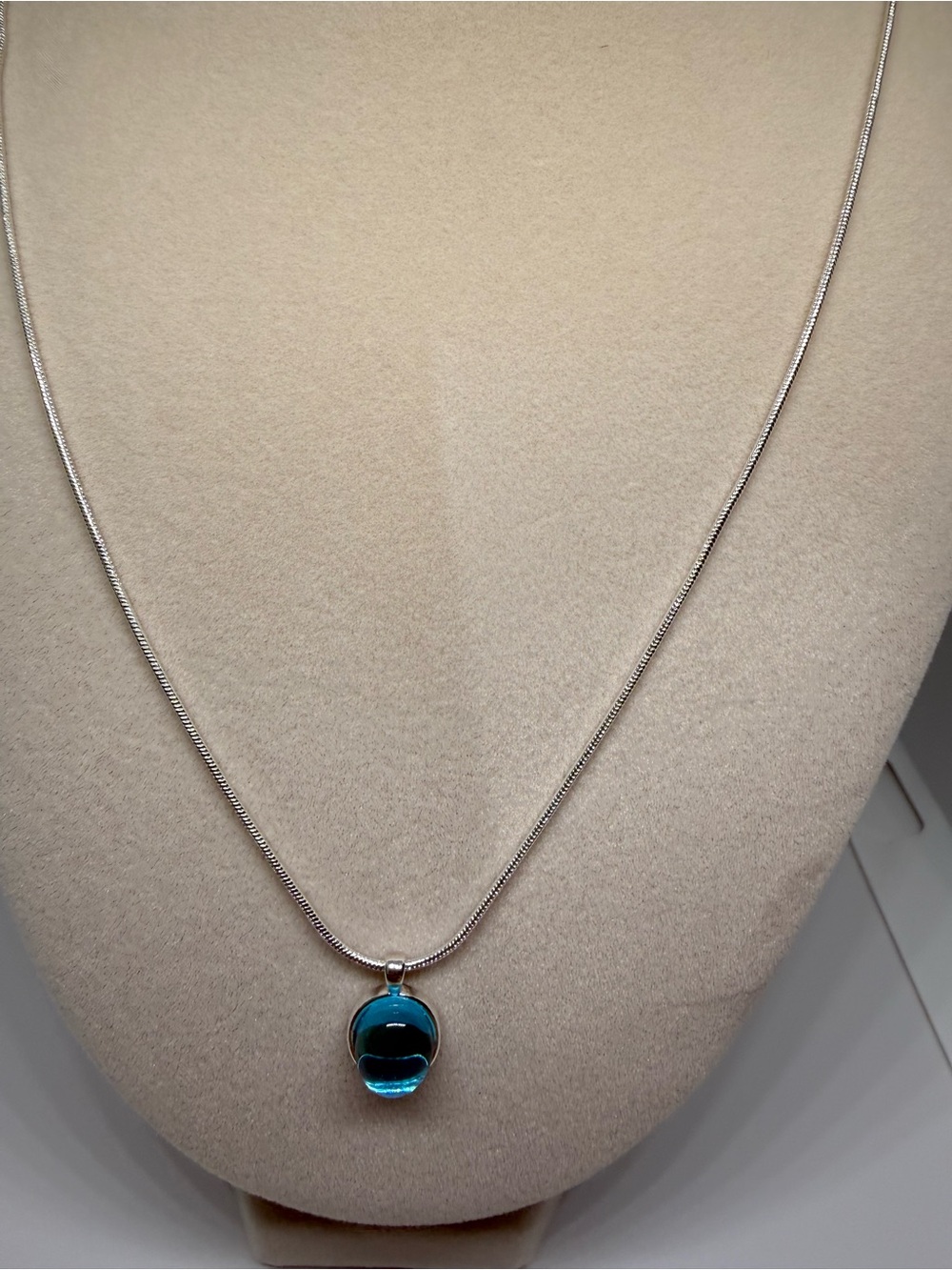 Elegant Blue Glass Pendant Necklace - Women Jewelry
